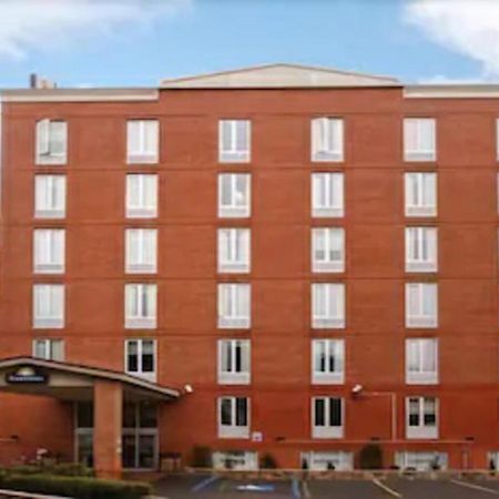 Days Inn By Wyndham Long Island City New York Exterior photo