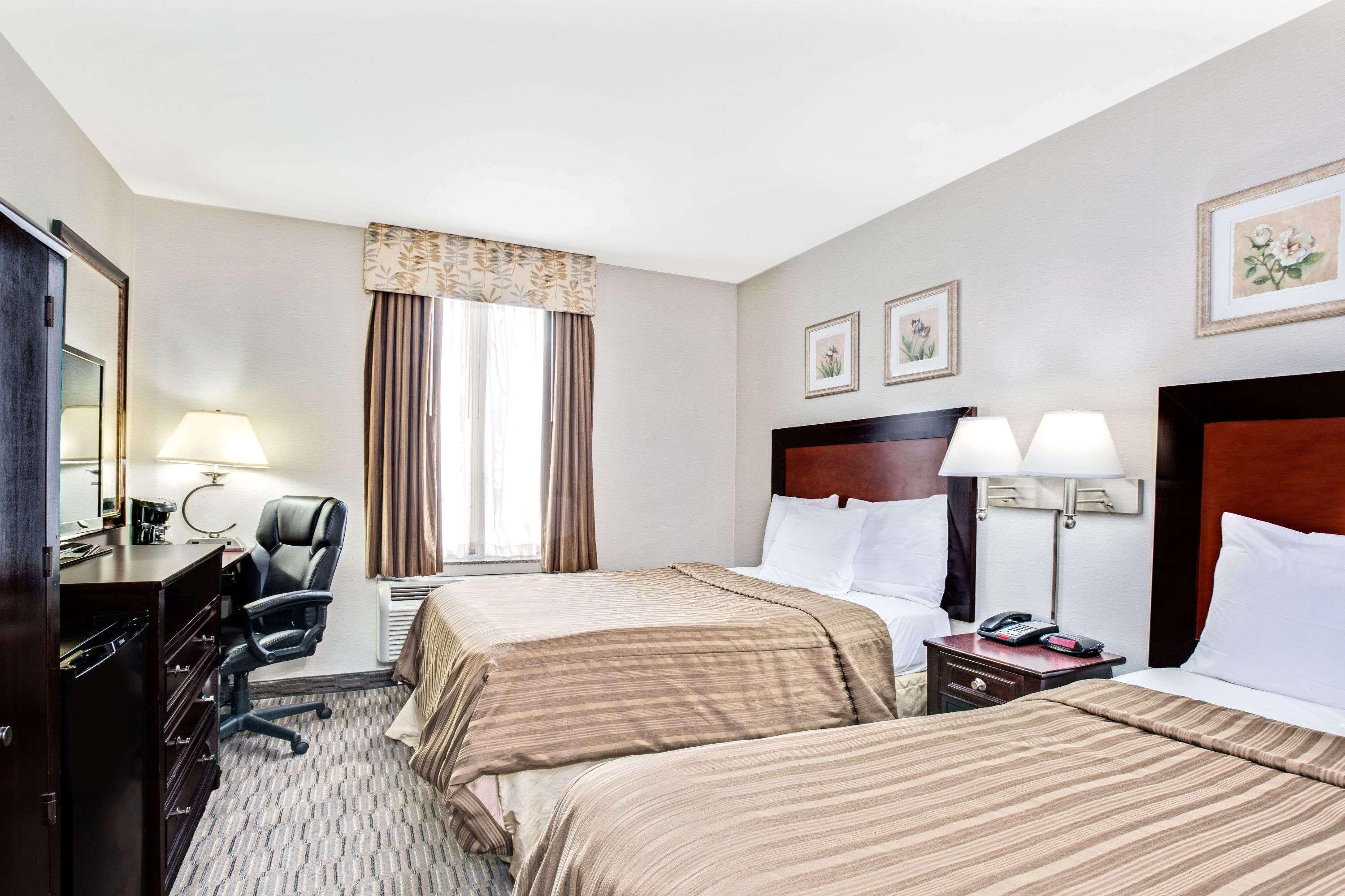 Days Inn By Wyndham Long Island City New York Exterior photo